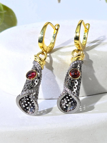 Серебряные серьги с гранатом